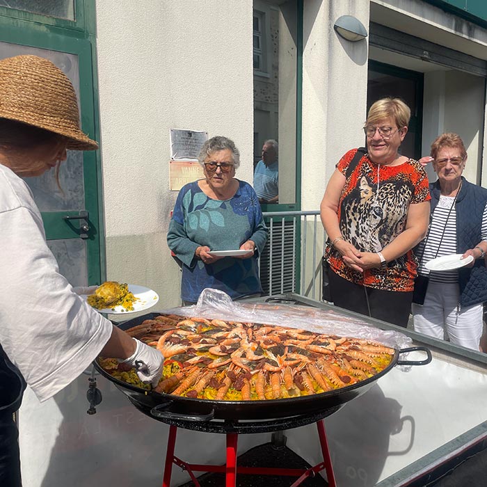 Repas des seniors spécial paëlla - Vert-le-Petit