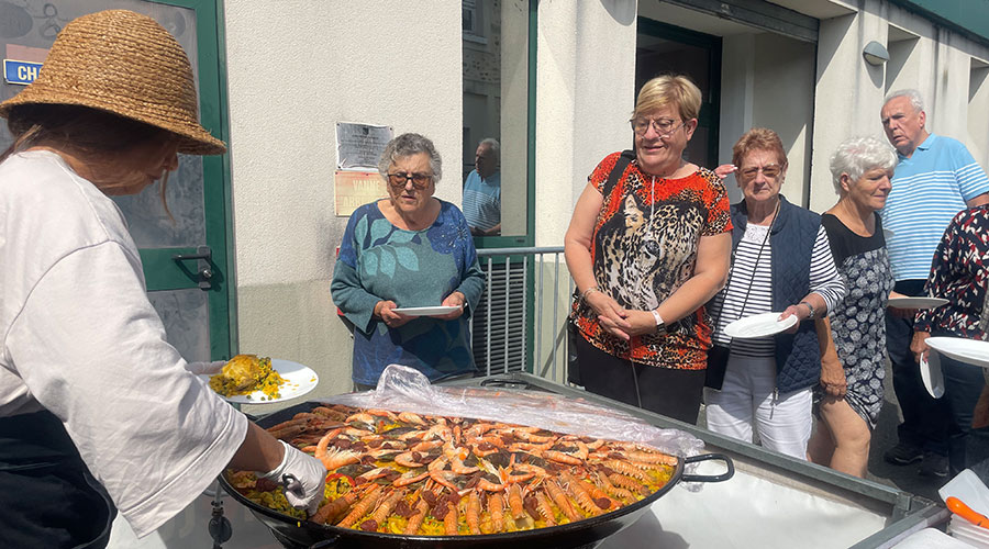 Repas des seniors spécial paëlla - Vert-le-Petit