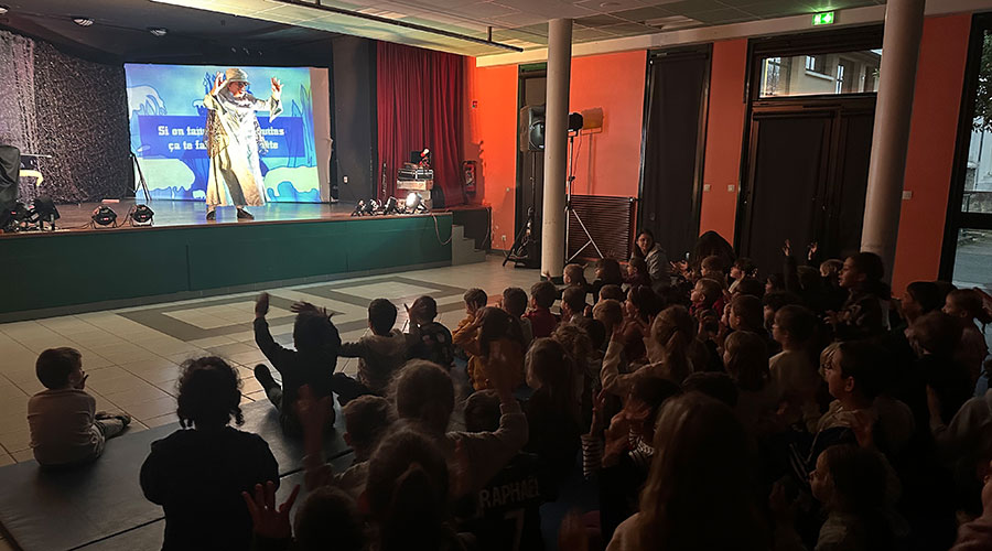 Spectacle de Noël pour les enfants du centre