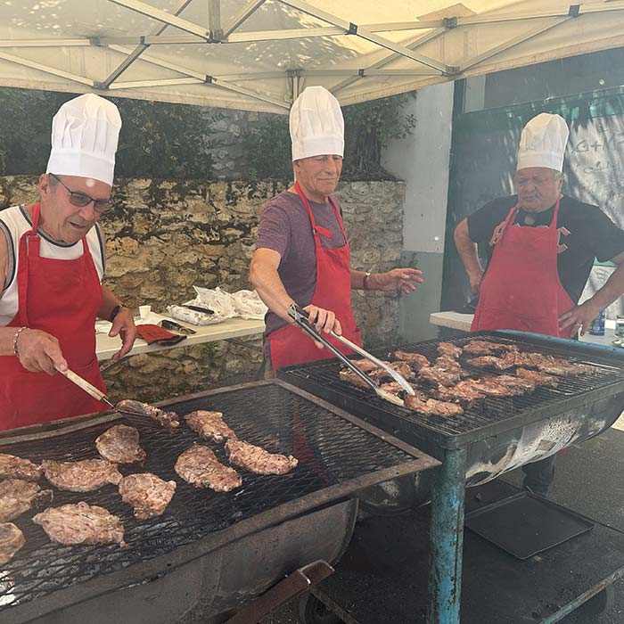 Barbecue des séniors : une belle parenthèse estivale ! - Vert-le-Petit