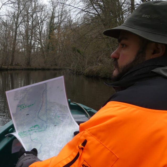 Entretien estival de la rivière Essonne à Vert-le-Petit